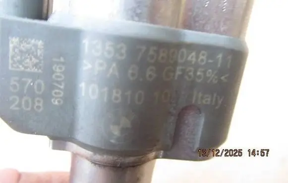BMW X5 F15 Fuel injector 7589048