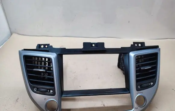 Hyundai Tucson TL Dash center air vent grill 84740D7900
