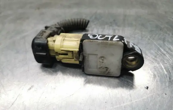 Mitsubishi Outlander Airbag deployment crash/impact sensor