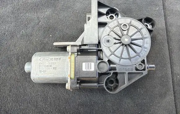 Ford Focus Front door window regulator motor 4M5T14553 995209102
