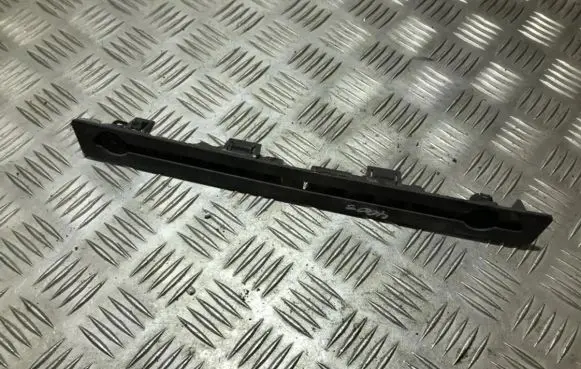 Nissan Navara D22 Dash center air vent grill 66742vj200 G895-5311-100