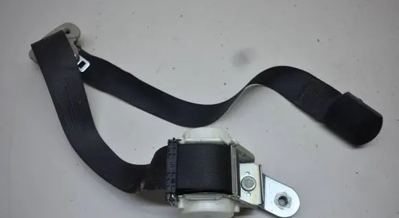 Chrysler Town & Country V Rear seatbelt 33059077