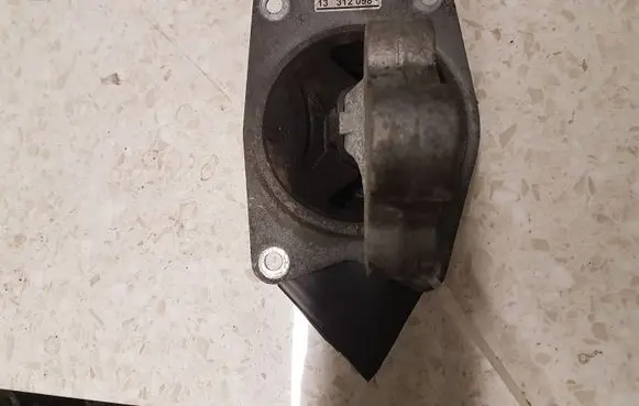 Opel Insignia A Gearbox mount 13312098