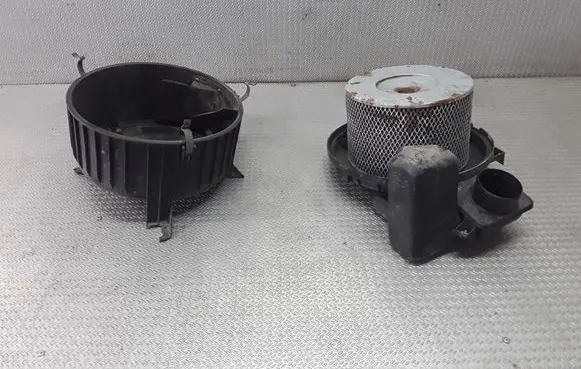 Toyota Land Cruiser (J100) Air filter box