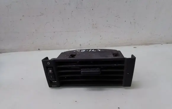 Mercedes-Benz E W124 Dashboard side air vent grill/cover trim