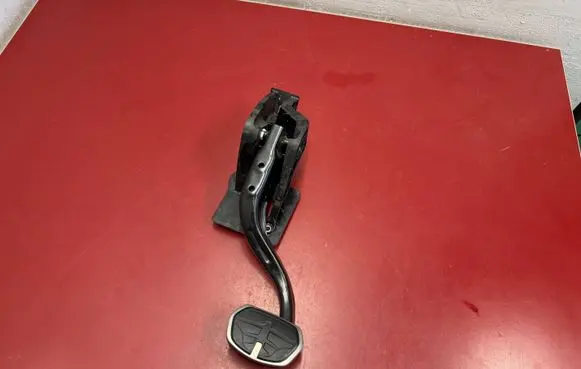 BMW X1 U11 Brake pedal 6891125 35006891125