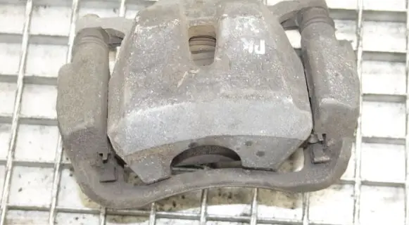 Toyota Prius+ (ZVW40) Front brake caliper