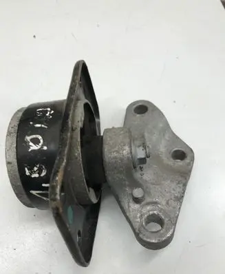 Mitsubishi Colt Engine mount bracket MR961613