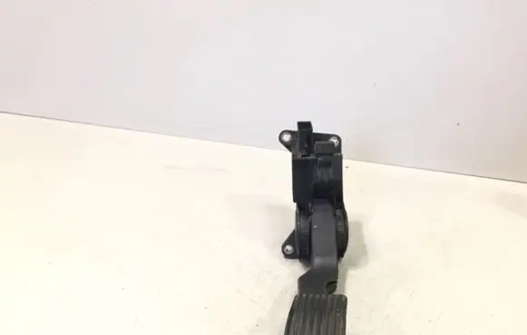 Mercedes-Benz Sprinter W901 W902 W903 W904 Accelerator throttle pedal A9013000404