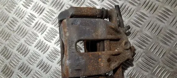 Nissan Note (E11) Front brake caliper 8864d