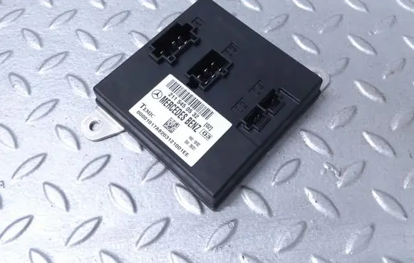 Mercedes-Benz E W211 Comfort/convenience module A2115450532 2115450532