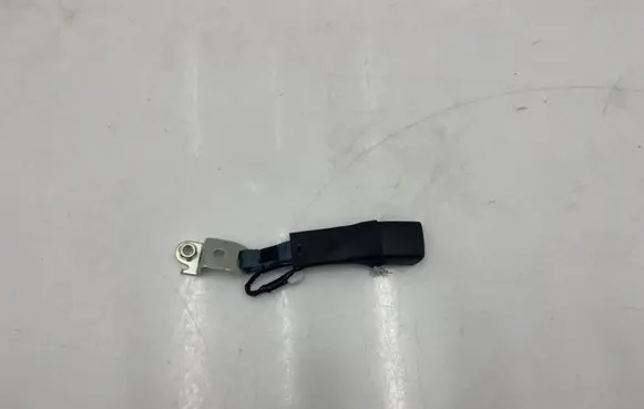 Lexus CT 200H Rear seatbelt buckle E034501