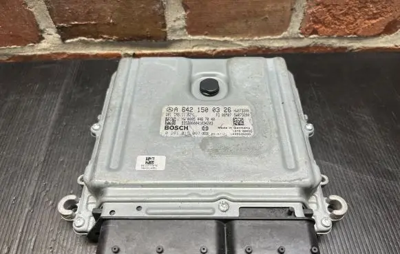 Mercedes-Benz C W204 Engine control unit/module ECU A6421500326 A0054467040 0281015067