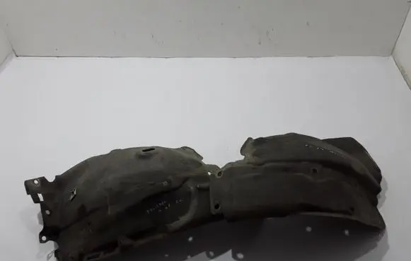 Front wheel arch liner splash guards