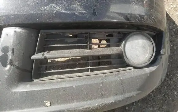 Volkswagen Touran I Front bumper lower grill