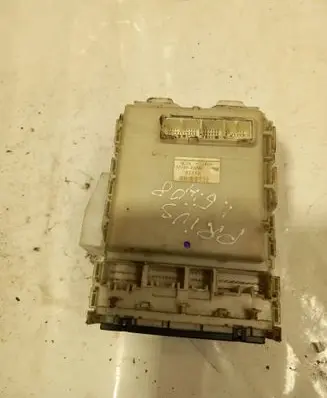 Toyota Prius (XW20) Fuse module 8273047290 9711A