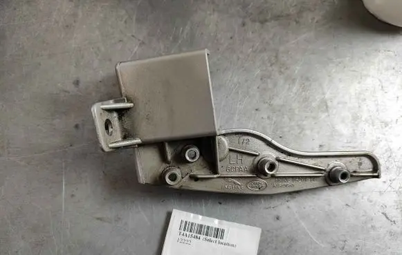 Jaguar F-Pace Fender mounting bracket T4A15484 T4A10775