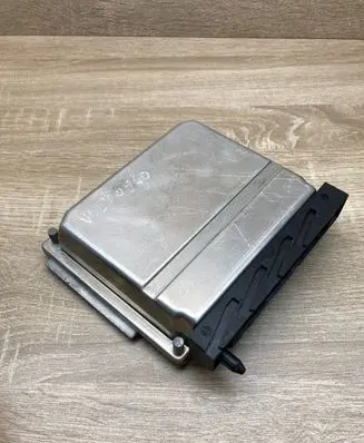 Volvo S60 Engine control unit/module ECU 30637733A 0281011078