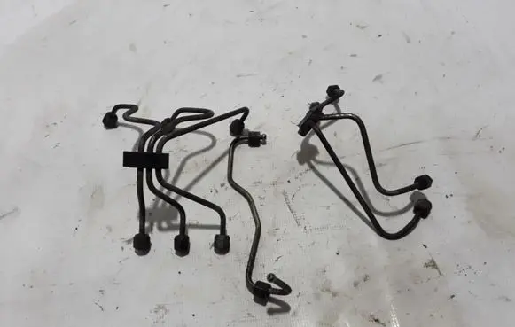 Fuel injector supply line/pipe