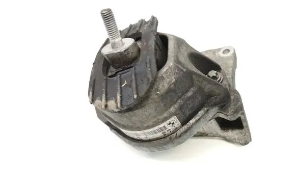 BMW 5 E60 E61 Engine mount bracket 6761089 676108904 6761117