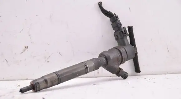 Hyundai i30 Fuel injector 338002A400