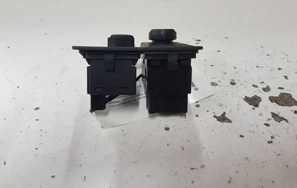Nissan Almera N16 Headlight level height control switch 6896090J00
