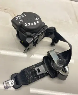 Ford S-MAX Middle seatbelt (rear) 104486802E15D 1058260431 E20614281