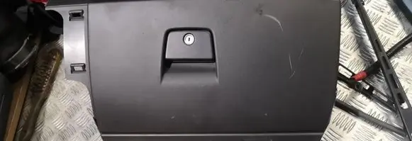 Volvo V50 Glove box 8626141