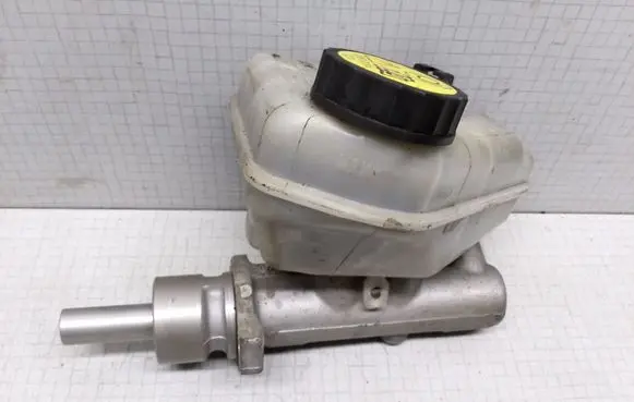 Ford Mondeo Mk III Master brake cylinder 2S712422AA 0204024728