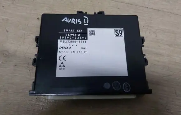 Toyota Auris E180 Trunk lid opening control unit 