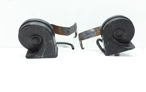Volvo V50 Horn signal 30744028 30744027