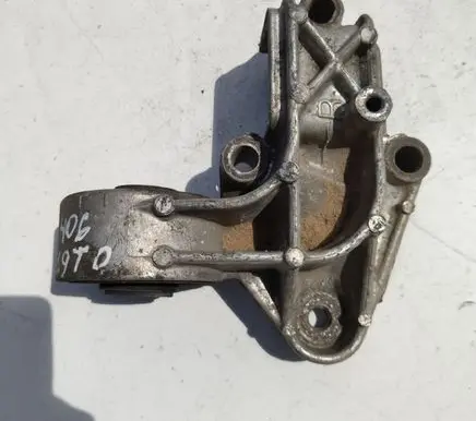 Peugeot 406 Engine mounting bracket 722300
