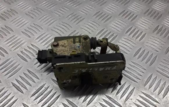 Renault Thalia I Rear door lock 7700431769