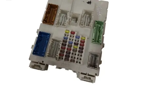 Volvo V40 Fuse module 31394964 8330006233