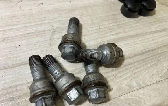 Audi Q3 F3 Nuts/bolts