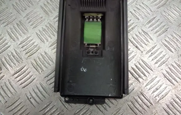 Skoda Octavia Mk1 (1U) Heater blower fan relay 