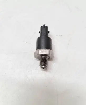 Volvo V70 Fuel pressure sensor 0281002527 060105