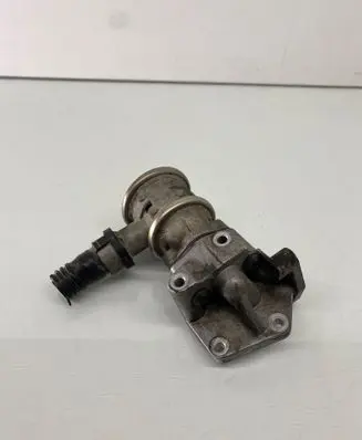 Volkswagen Golf V EGR valve 06A131166E