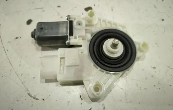 BMW 5 G30 G31 Front door window regulator motor 7455081 0018446677 C35315105