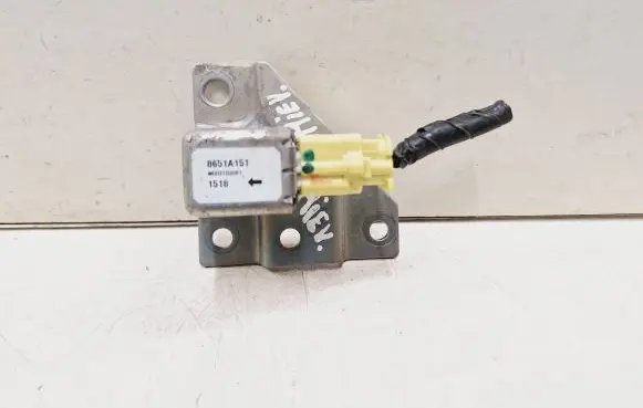 Mitsubishi i-MiEV Airbag deployment crash/impact sensor 8651A151 W002T03081