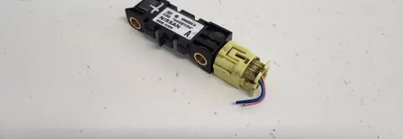 Nissan Primera Airbag deployment crash/impact sensor 98830AV600 0285003019 YAAV60257K72B0