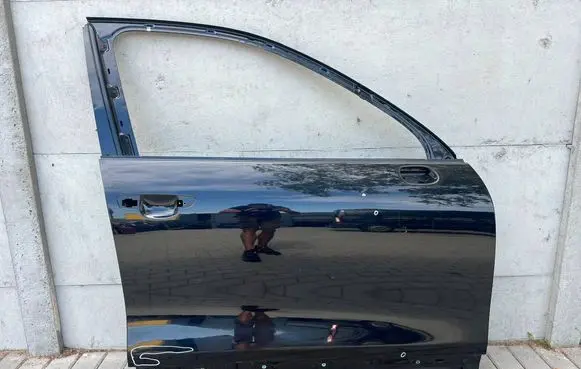 Volkswagen Touareg II Front door