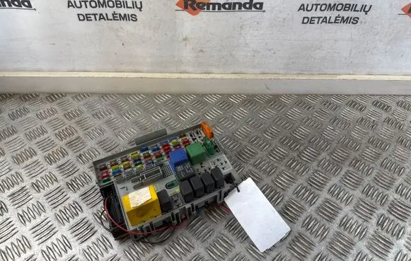 Opel Zafira A Fuse module 24412497