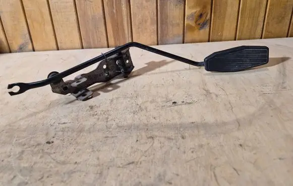 Mazda 323 Accelerator throttle pedal 3JGE4T