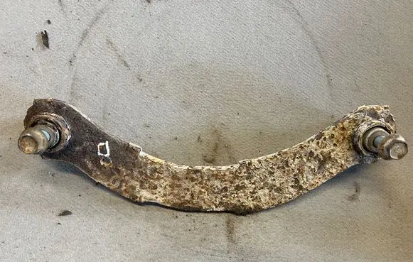 Peugeot 4007 Rear control arm 