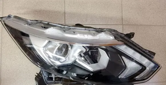 Nissan Qashqai Headlight/headlamp 10018015