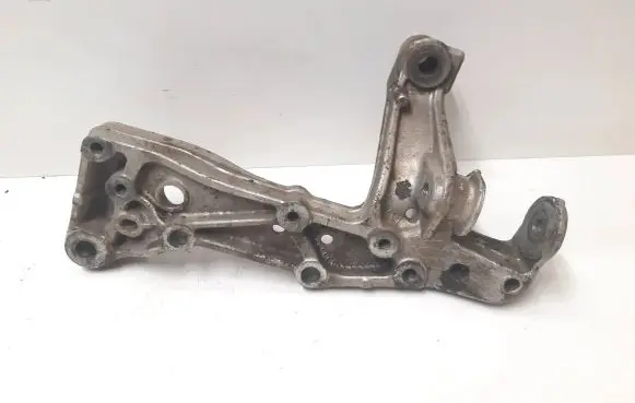 Volkswagen PASSAT B6 Generator/alternator bracket 1K0199296E