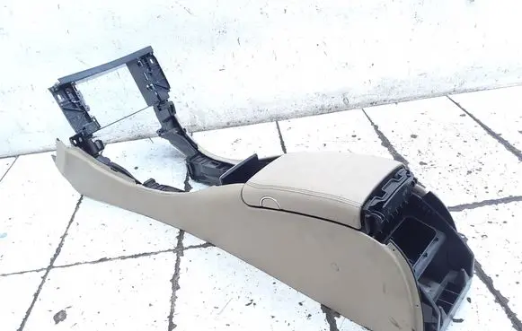 Mercedes-Benz CLS C219 Center console A219680015