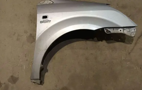 Toyota Corolla Verso AR10 Fender 