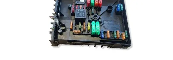 Volkswagen Touran I Fuse module 1K0937125A